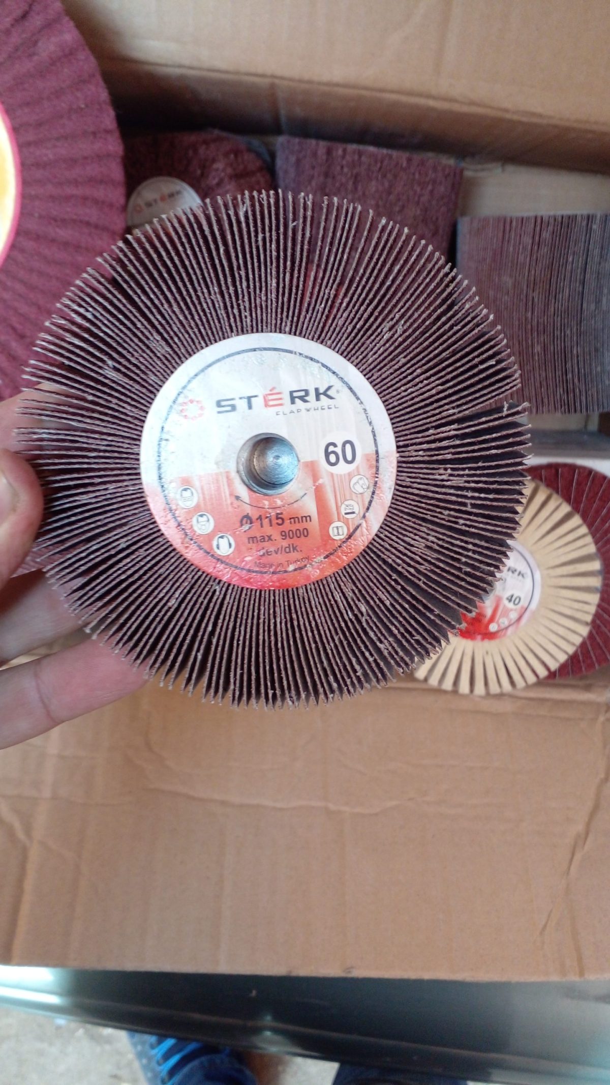 ⁦عجلة صنفرة ١١٥مم بصاموله خ ٦٠<P> Flap Wheel 115×10mm threaded⁩ - الصورة ⁦2⁩