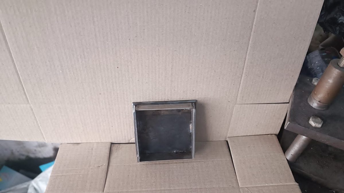⁦special steel support square 7.5  mm wall 2 mm L 20 cm<p> حامل حديد مربع مخصوص 7.5 سمك 2مم طول 20سم⁩ - الصورة ⁦6⁩