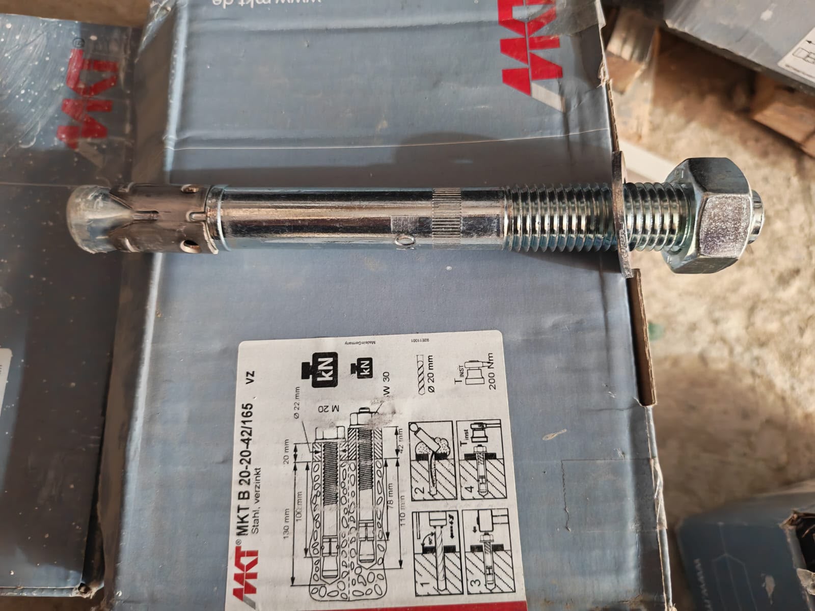مسمار انكور هيلتي MKT حديد 20*200مم <p> Wedge Steel MKT Anchor Bolt M20*200m - Image 2