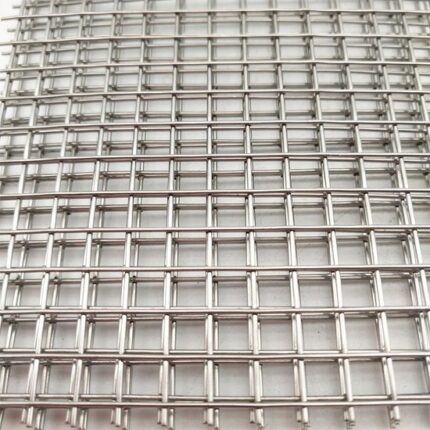 لوح شبك استانلس 304 مقاس1*2م فتحات 40*40مم سمك 3 مم <p/>SS 304 Welded Wire Mesh 1*2m 40*40 mm bar 3 mm <p>