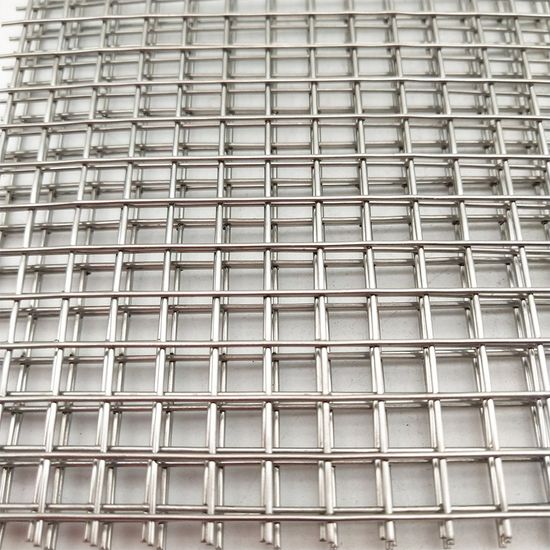 لوح شبك استانلس 304 مقاس1*2م فتحات 40*40مم سمك 3 مم <p/>SS 304 Welded Wire Mesh 1*2m 40*40 mm bar 3 mm <p>
